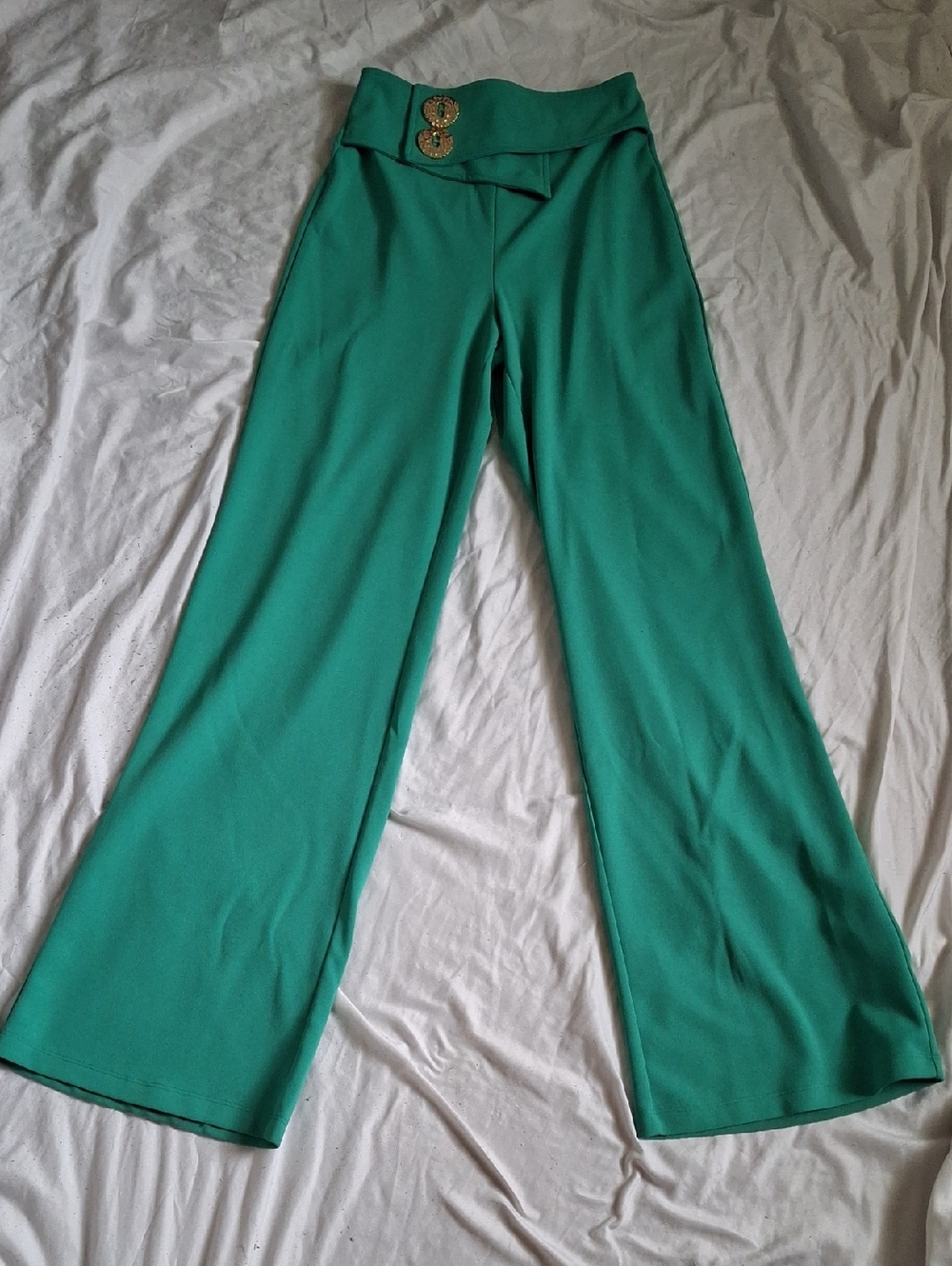 High-Waist Green Wide-Leg Pants with Decorative Buttons